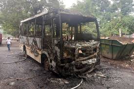 சொகுசு தனியார் பேருந்தும் இருசக்கர வாகனமும் மோதியதில் தீ விபத்து ஏற்பட்டது.